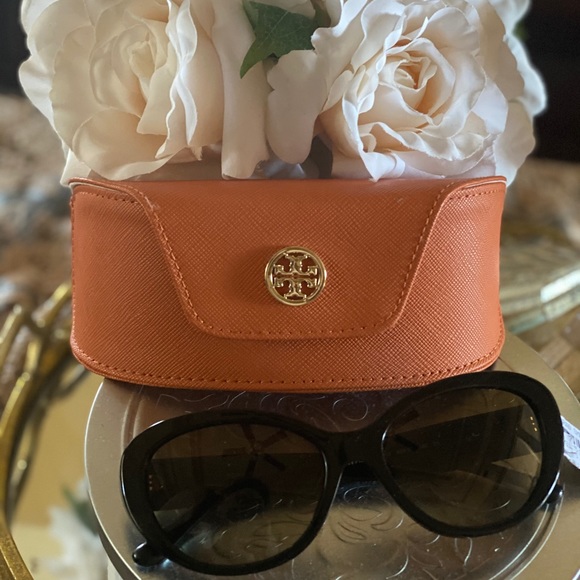 Brand new-🔥Tory Burch sunglasses 😎 - Picture 8 of 9